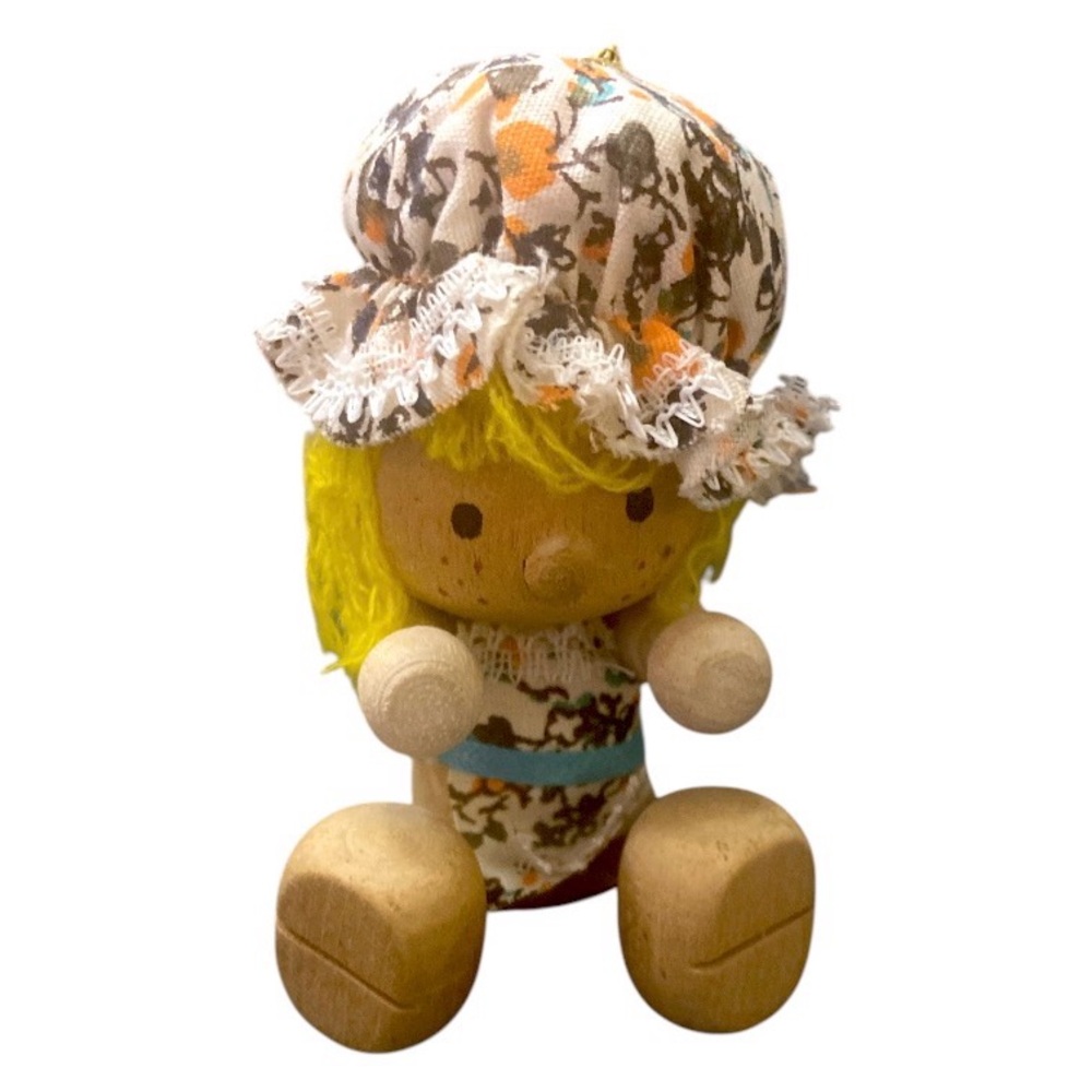 Vintage Wooden Scandinavian Style Sitting Doll Ornament Apron & Bonnet 3.5”